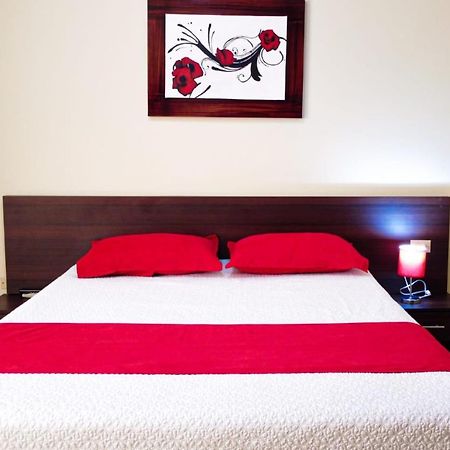 Hotel Pikeiro Blue มันตา ภายนอก รูปภาพ