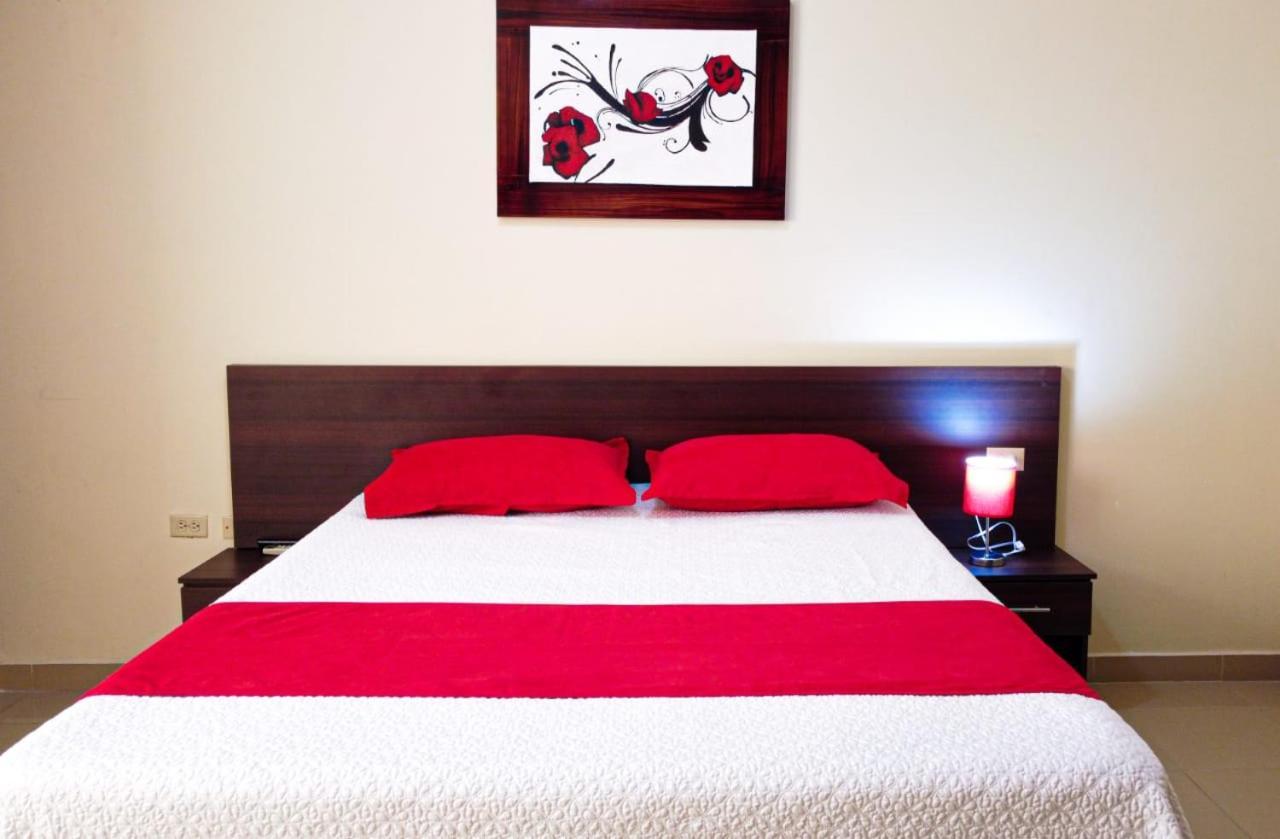 Hotel Pikeiro Blue มันตา ภายนอก รูปภาพ