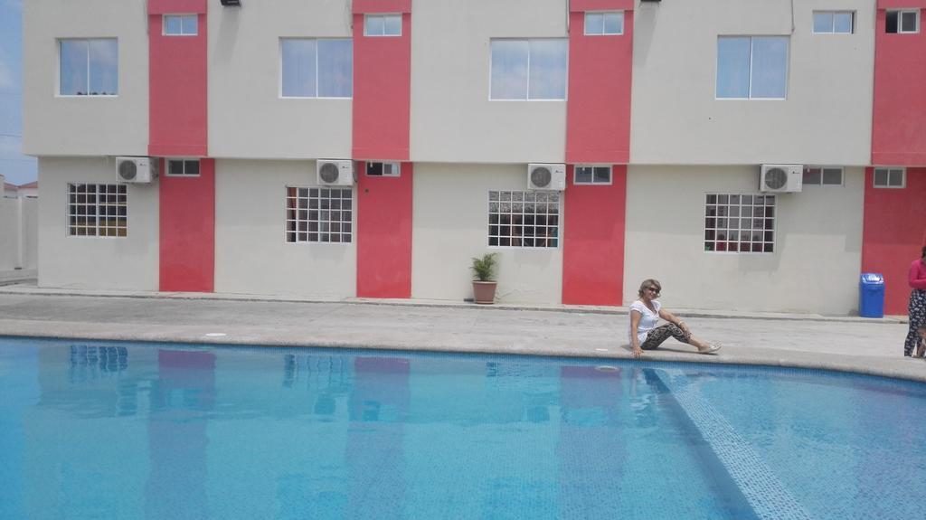 Hotel Pikeiro Blue มันตา ภายนอก รูปภาพ