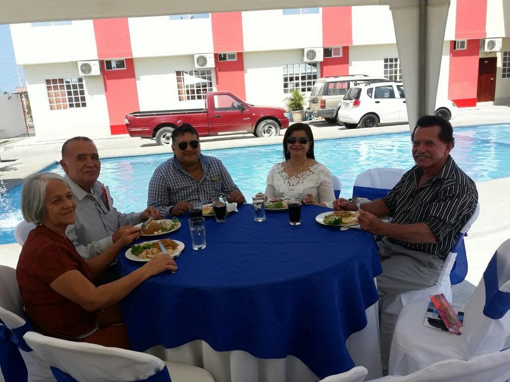 Hotel Pikeiro Blue มันตา ภายนอก รูปภาพ