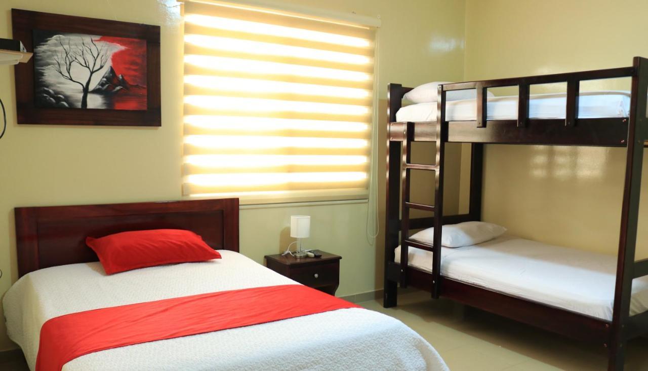 Hotel Pikeiro Blue มันตา ภายนอก รูปภาพ