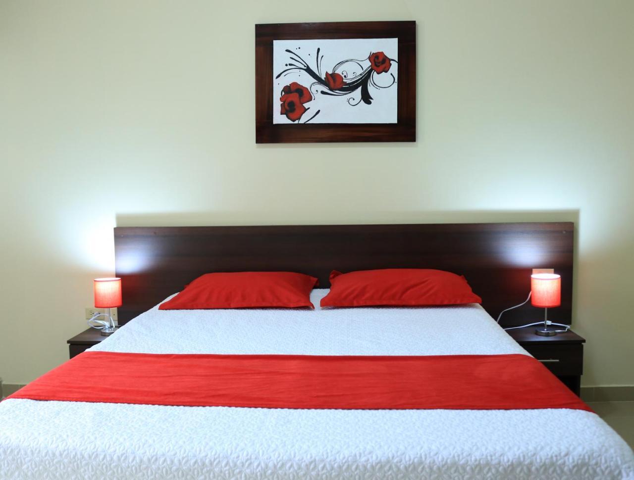 Hotel Pikeiro Blue มันตา ภายนอก รูปภาพ