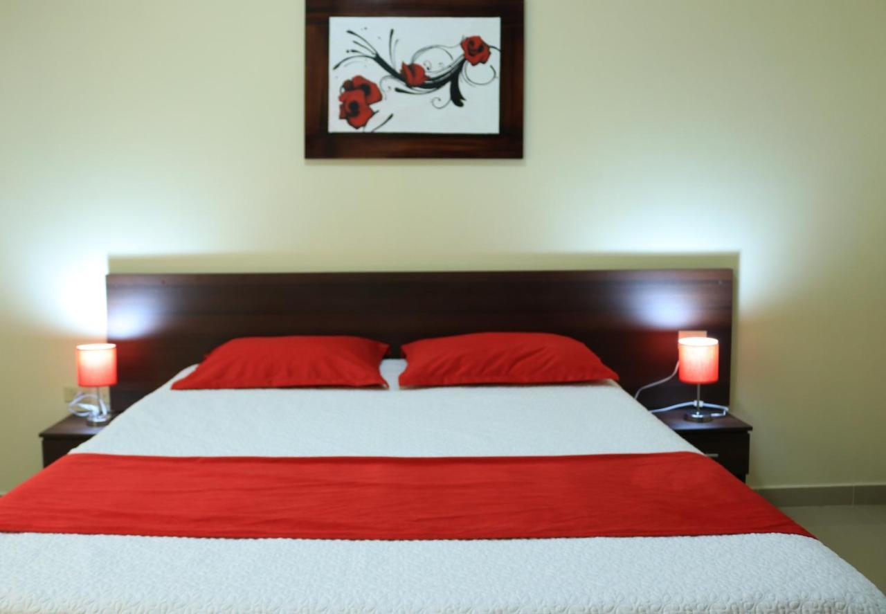 Hotel Pikeiro Blue มันตา ภายนอก รูปภาพ